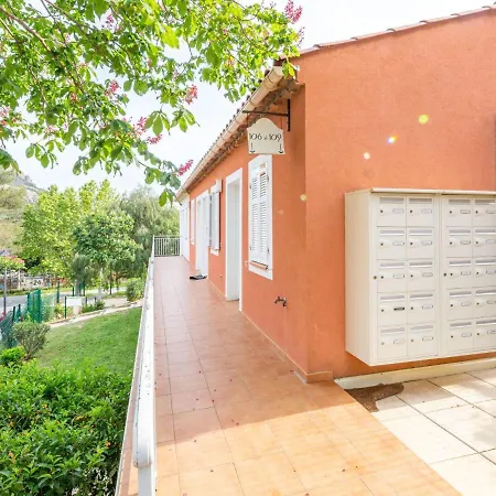 Apartment Les Rivages Du Lac * Saint-Raphael (Var)